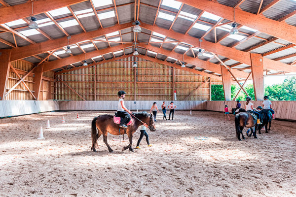 Cours en manège couvert