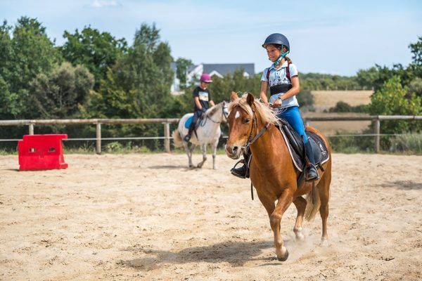 Cours d'équitation au Centre équestre Mané Guernehué © Mathieu ESNAULT Morbihan Tourisme