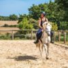 Équitation dans le manège © Mathieu ESNAULT Morbihan Tourisme