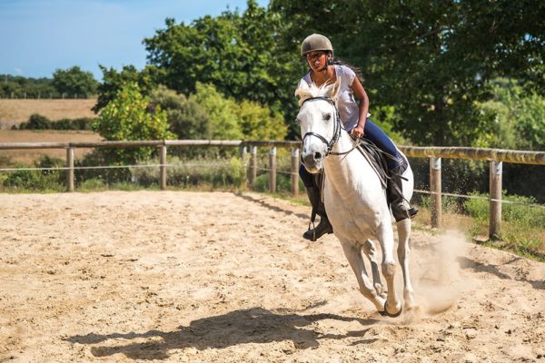 Cours d'équitation au Centre équestre Mané Guernehué © Mathieu ESNAULT Morbihan Tourisme